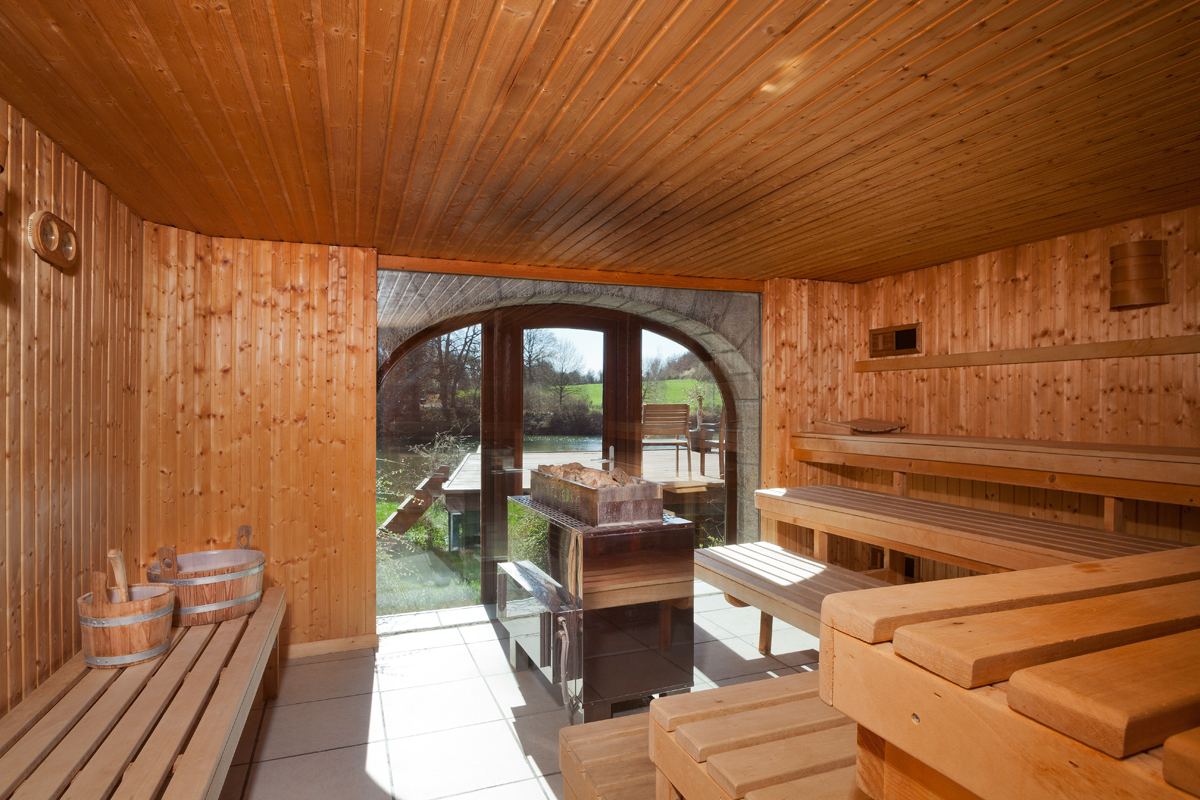 Privé sauna in Chateau Frandeux tijdens Stilte Retraite Nederland en België door Yogastudio Sense Zoetermeer - gericht stilte yoga en meditatie